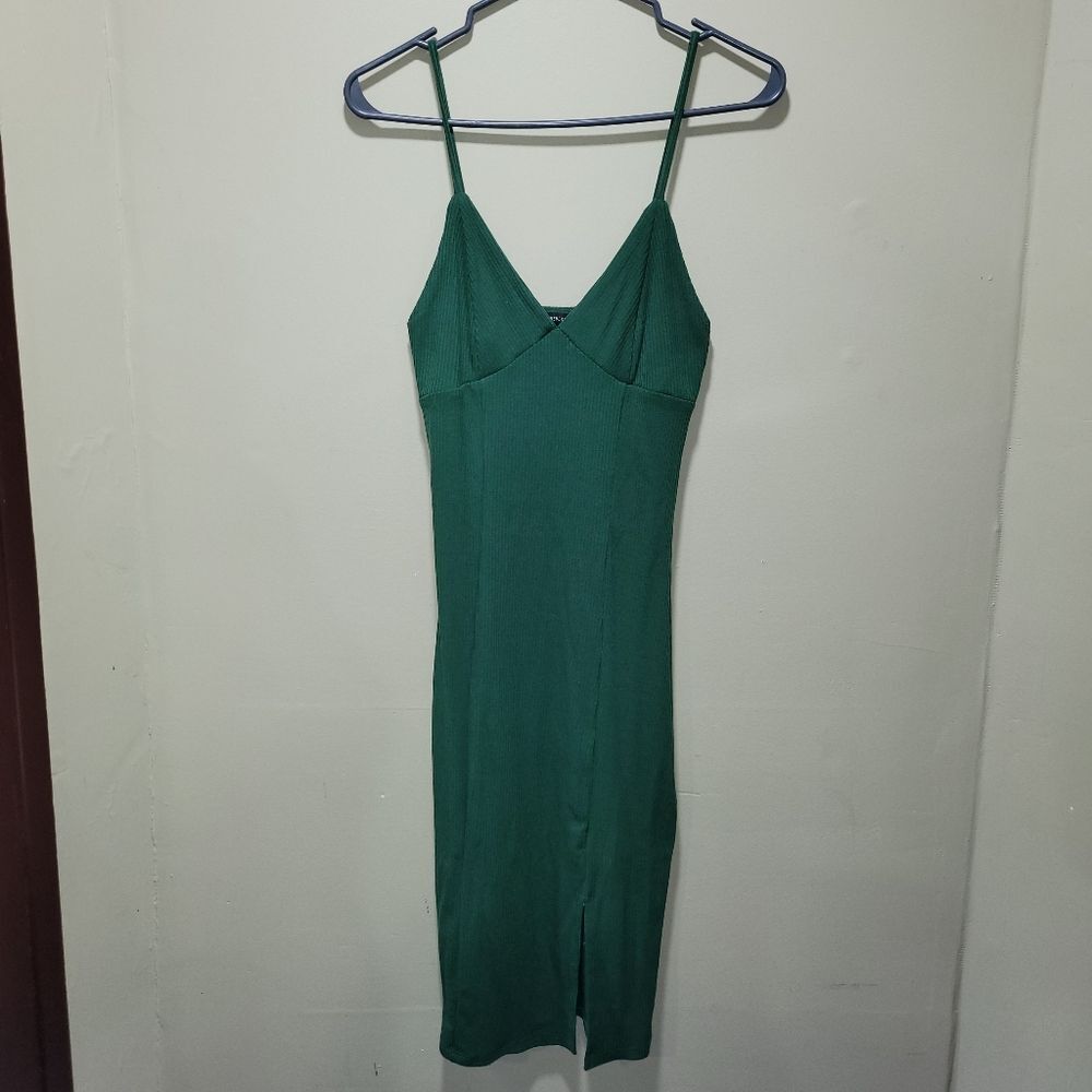 Forever 21 size small green ribbed spaghetti strap v neck body con dress